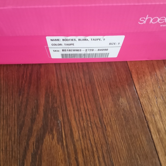 Size 9 bootie - Picture 2 of 3